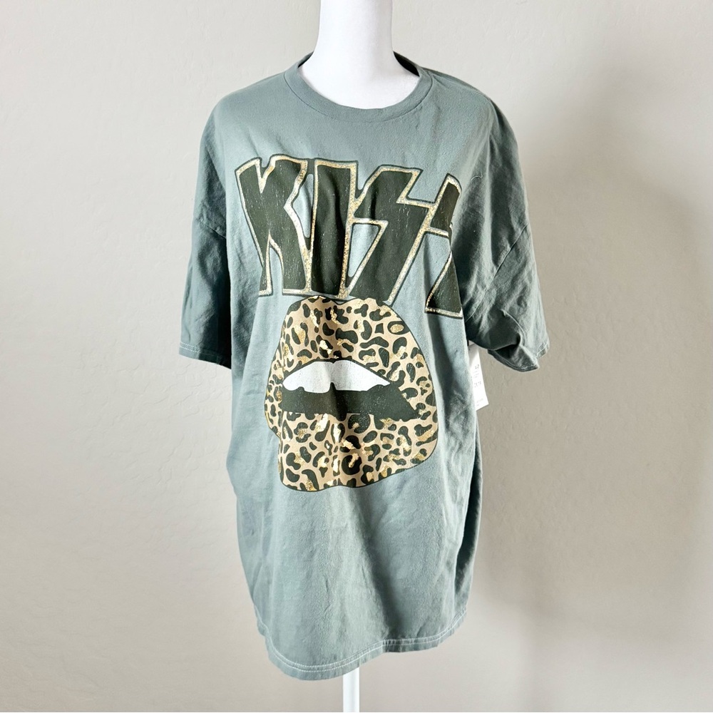 Kiss Leopard Lips Graphic Tee